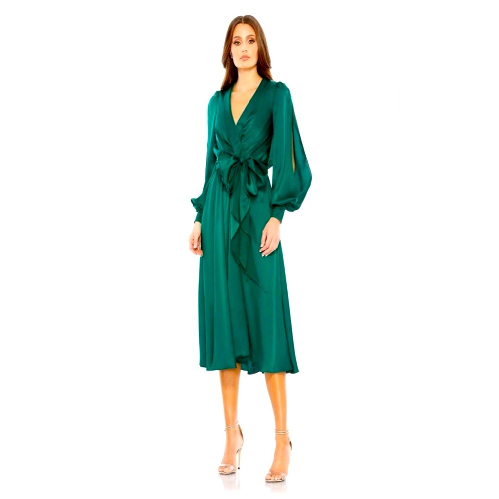 *Ieena for Mac Duggal Emerald Green Ruched V-Neck Tiered  Long Sleeve Size 2C